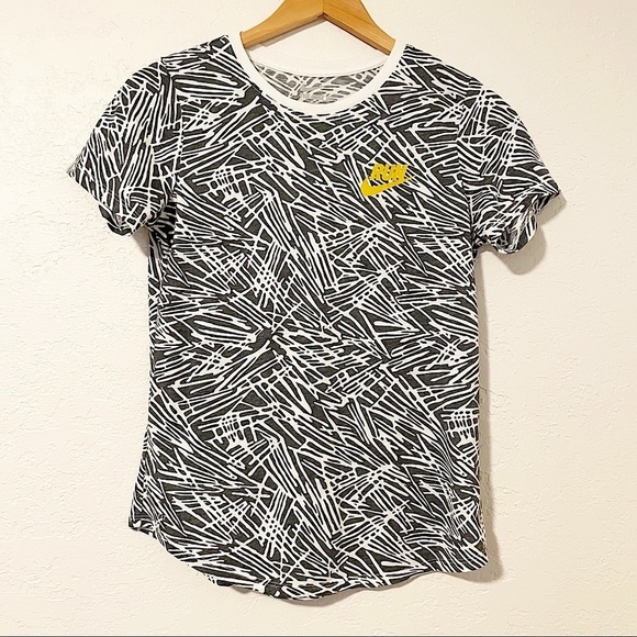 Nike Run Grey & White Palm Print with Yellow Swoosh Crew Neck‎ Tee Size Medium - Picture 1 of 6